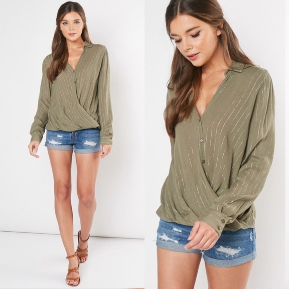 ❗️LAST❗️ Medium Metallic Thread Surplice Top - Picture 3 of 3